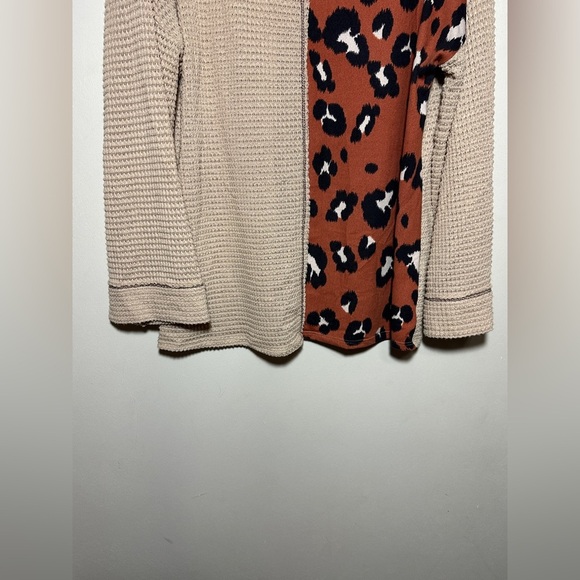 BiBi Woman’s Cream and Brown Leopard Print Waffle Long Sleeve Top Size Large - Picture 2 of 6